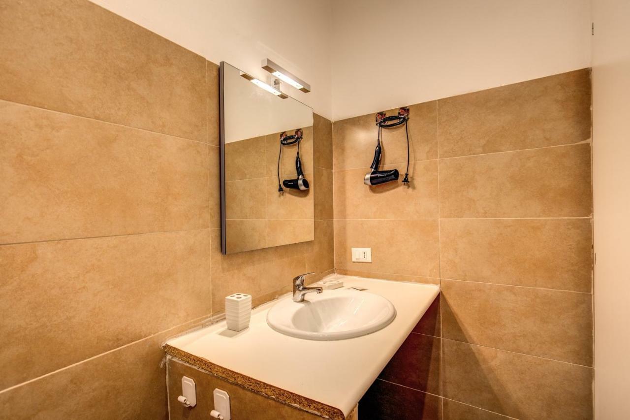 Guest House O Affittacamere La Civetta Di Trastevere B Rome Bagian luar foto