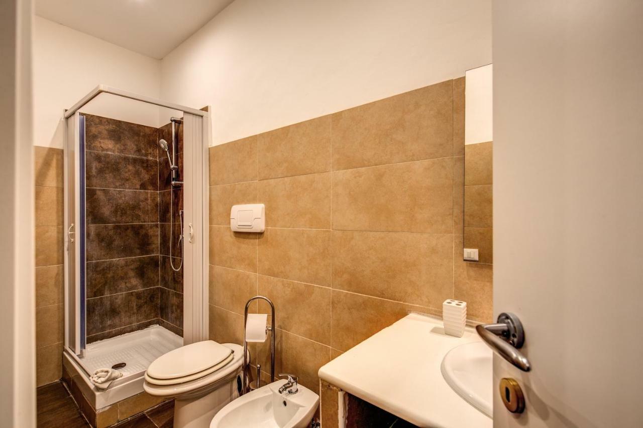 Guest House O Affittacamere La Civetta Di Trastevere B Rome Bagian luar foto
